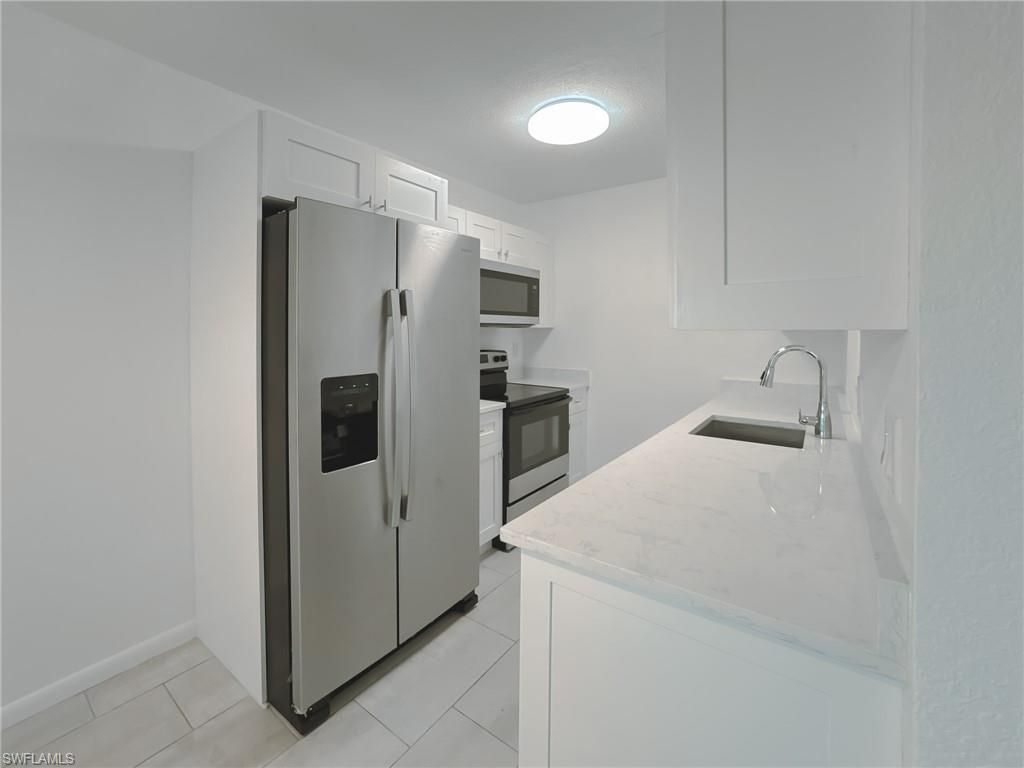 4631 Bayshore Dr, Unit L2, Naples, FL 34112 Photo