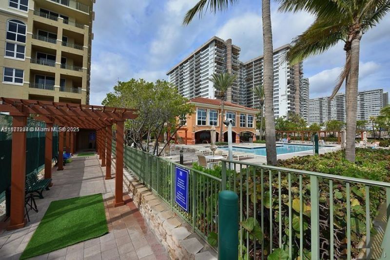2080 S Ocean Dr, Unit 1507, Hallandale Beach, FL 33009 Photo