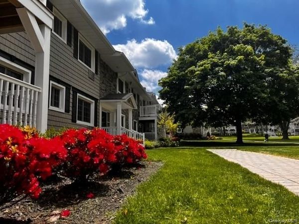 6 Williams Boulevard, Unit 061M, Lake Grove, NY 11755