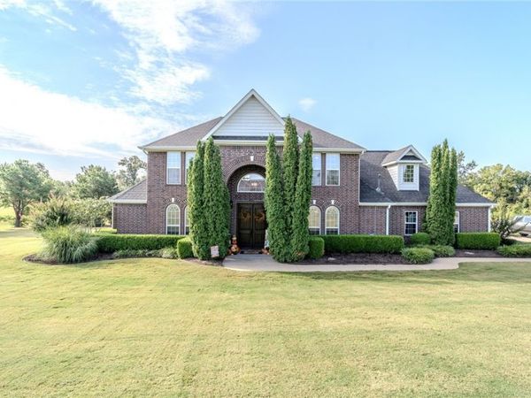 9739 Soaring Hawk Drive, Bentonville, AR 72713