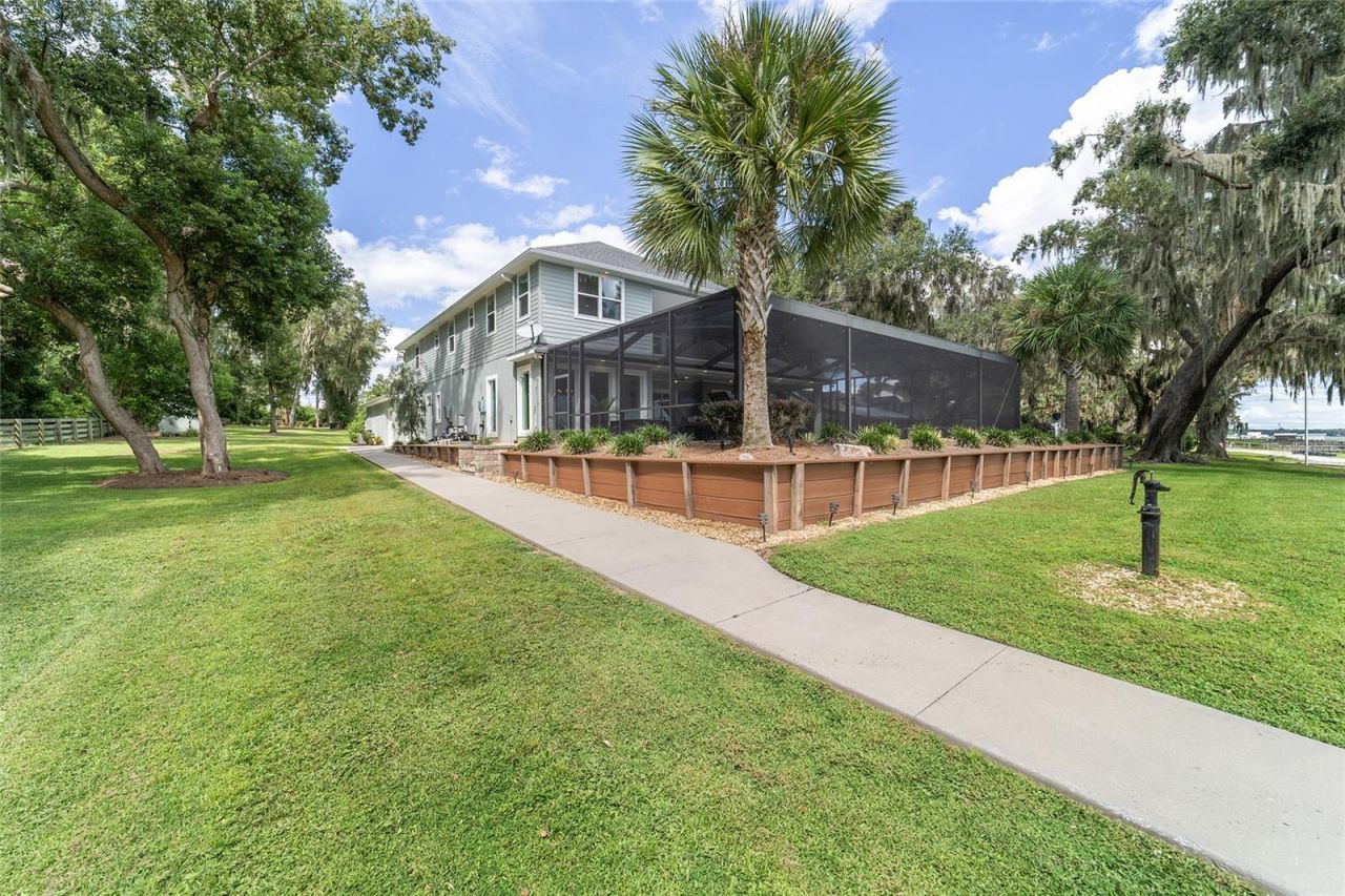 12350 E Highway 25, Ocklawaha, FL 32179 Photo