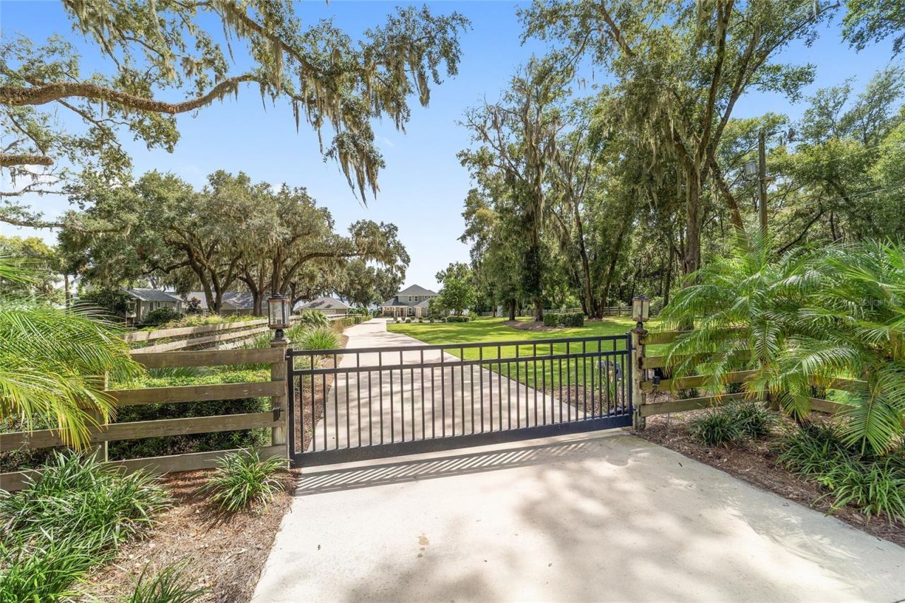 12350 E Highway 25, Ocklawaha, FL 32179 Photo