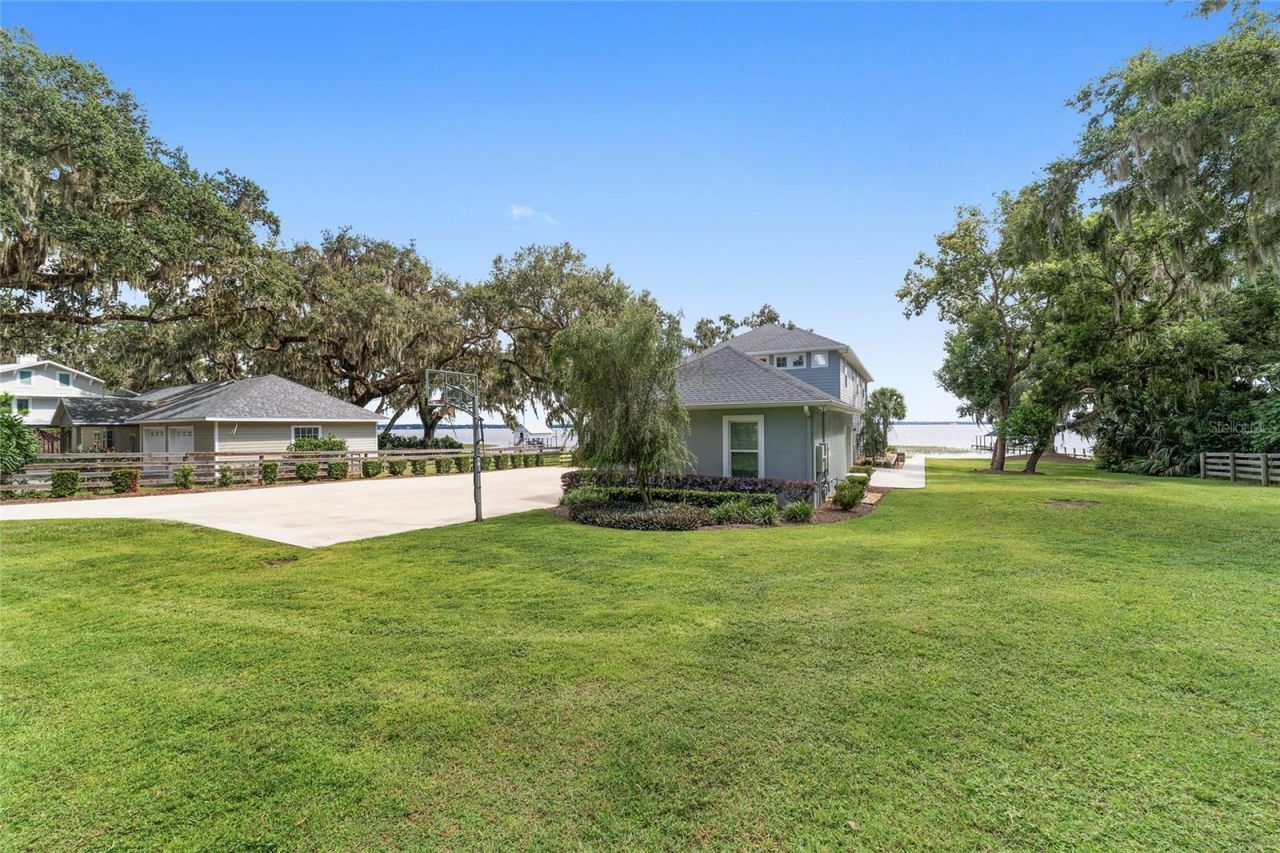 12350 E Highway 25, Ocklawaha, FL 32179 Photo