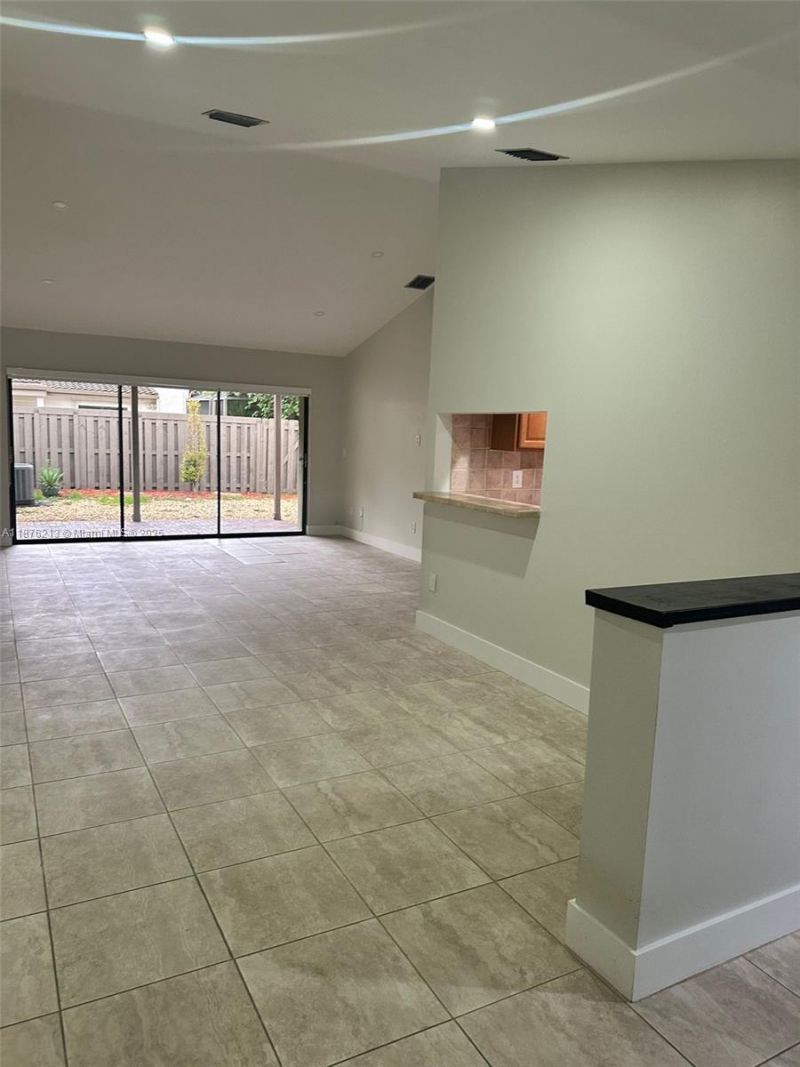 8563 SW 115th Ct, Unit 8563, Miami, FL 33173 Photo