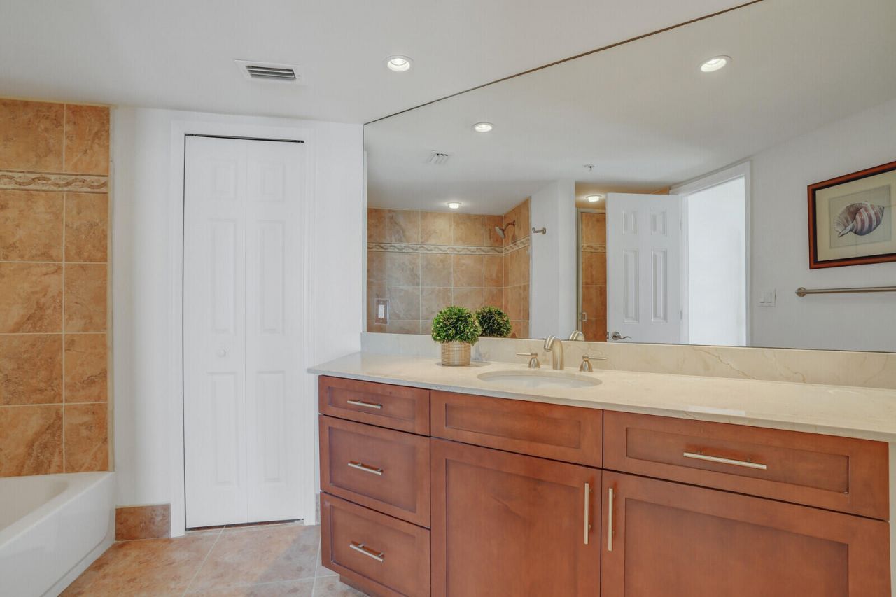 3000 N Ocean Drive, Unit 25c, Singer Island, FL 33404 Photo