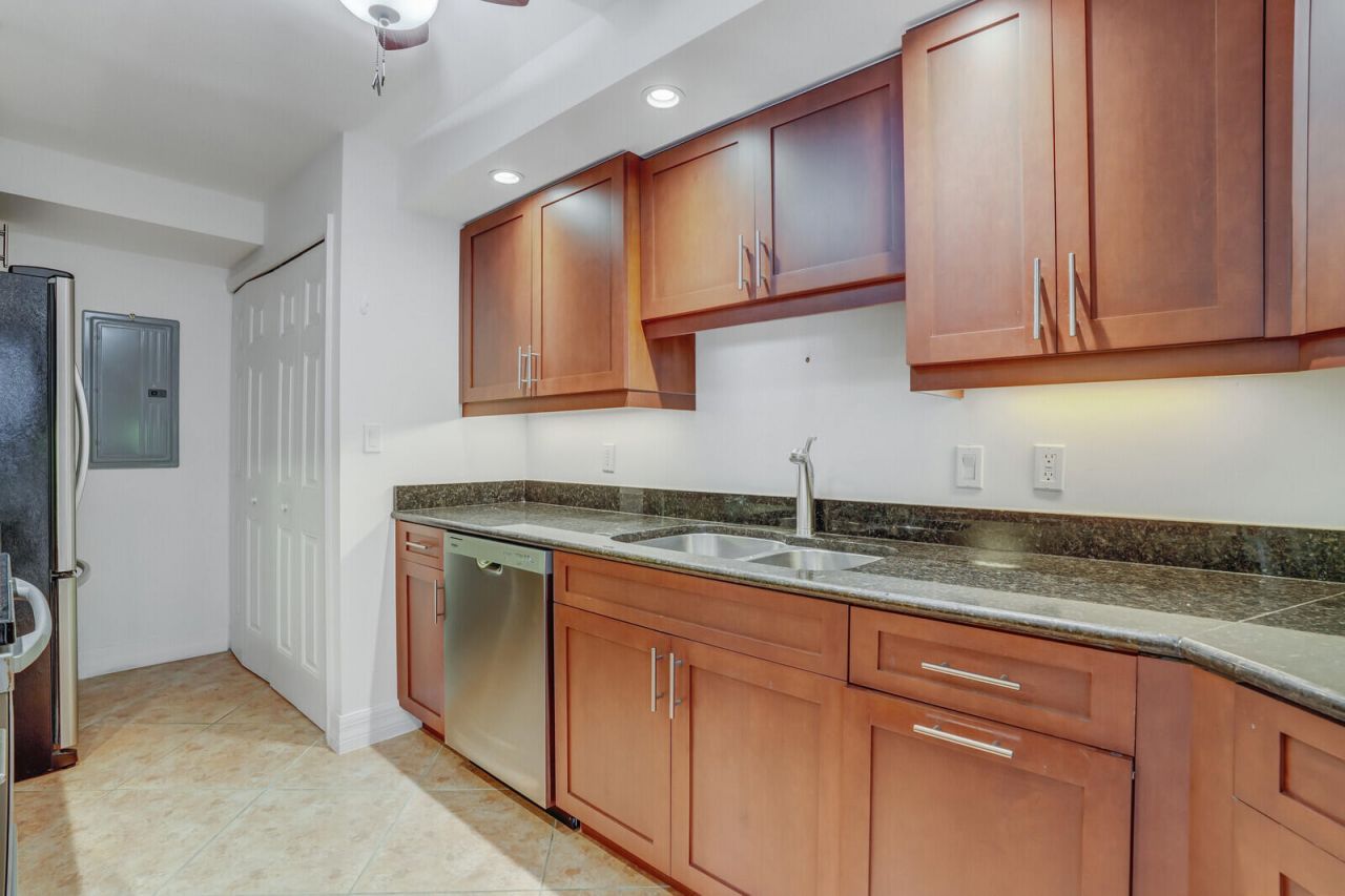 3000 N Ocean Drive, Unit 25c, Singer Island, FL 33404 Photo