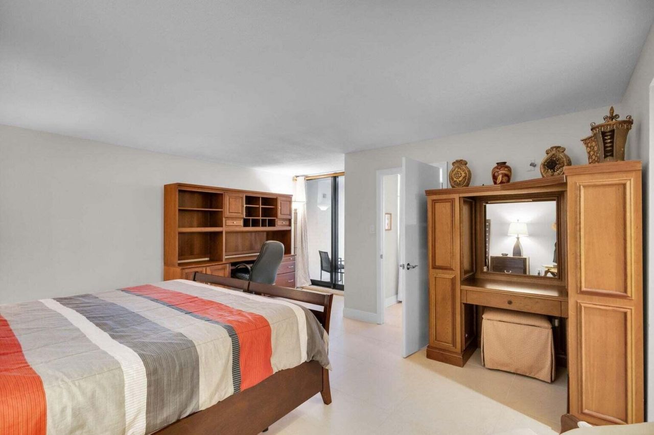 5380 N Ocean Drive, Unit 5 B, Singer Island, FL 33404 Photo