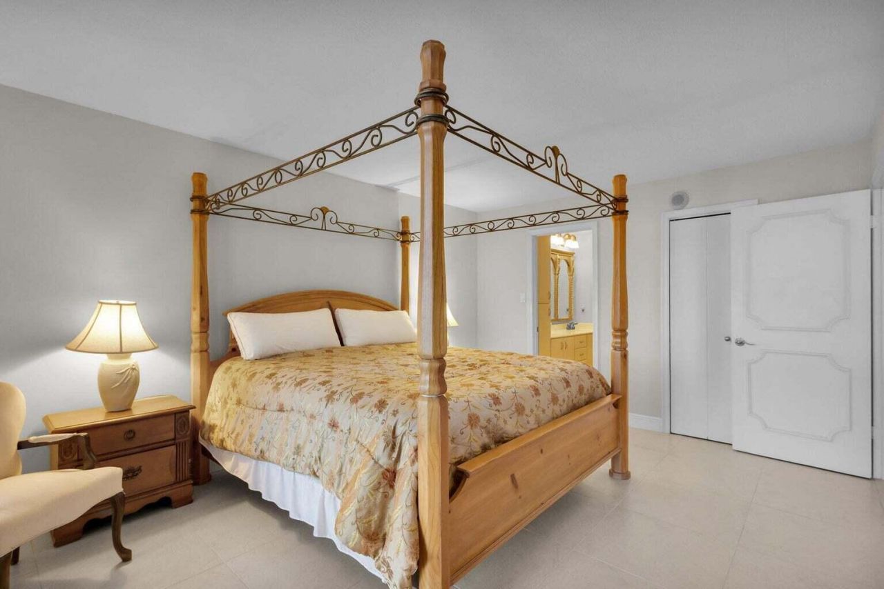 5380 N Ocean Drive, Unit 5 B, Singer Island, FL 33404 Photo