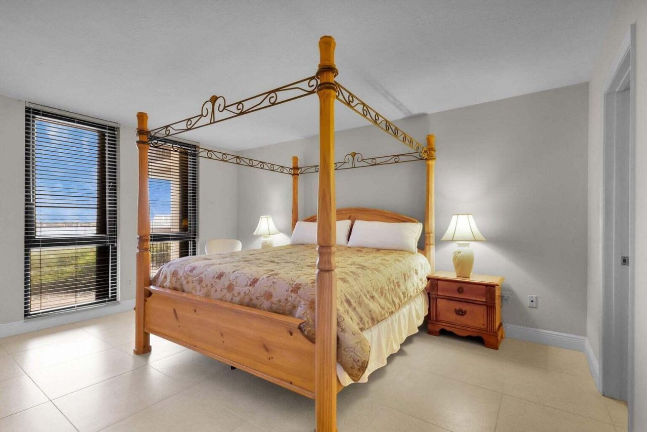 5380 N Ocean Drive, Unit 5 B, Singer Island, FL 33404 Photo