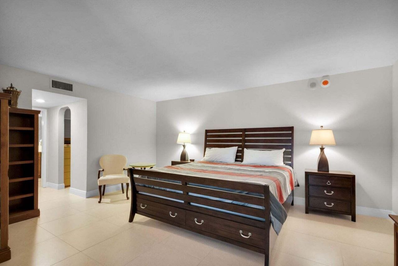 5380 N Ocean Drive, Unit 5 B, Singer Island, FL 33404 Photo