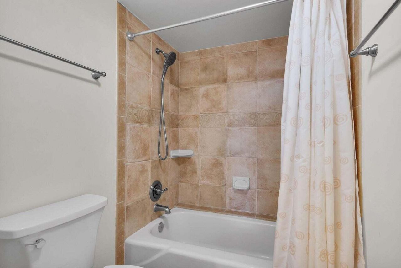 5380 N Ocean Drive, Unit 5 B, Singer Island, FL 33404 Photo