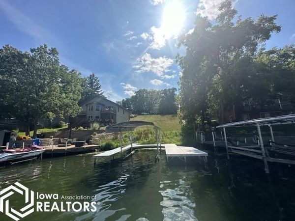 1056 Lakeshore Drive, Brooklyn, IA 52211