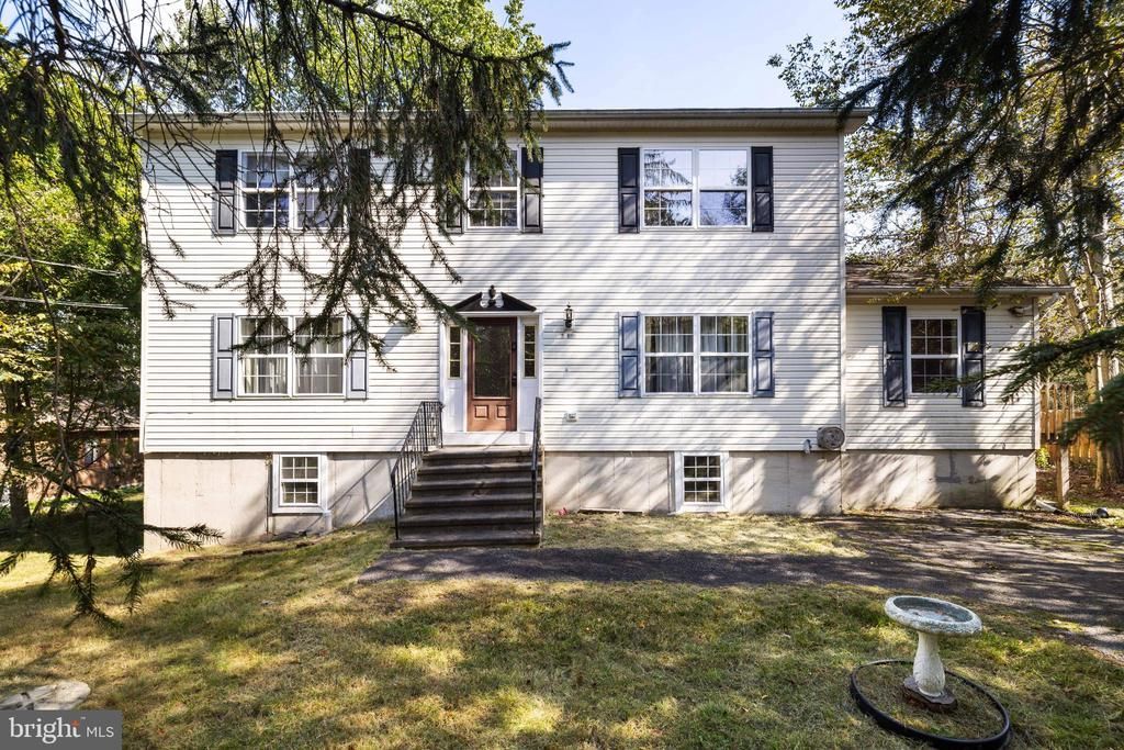9839 DEERWOOD DRIVE, TOBYHANNA, PA 18466