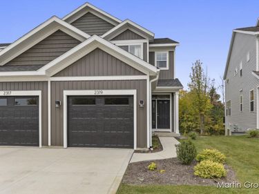 2243 Watertown Way NE, Grand Rapids, MI 49505