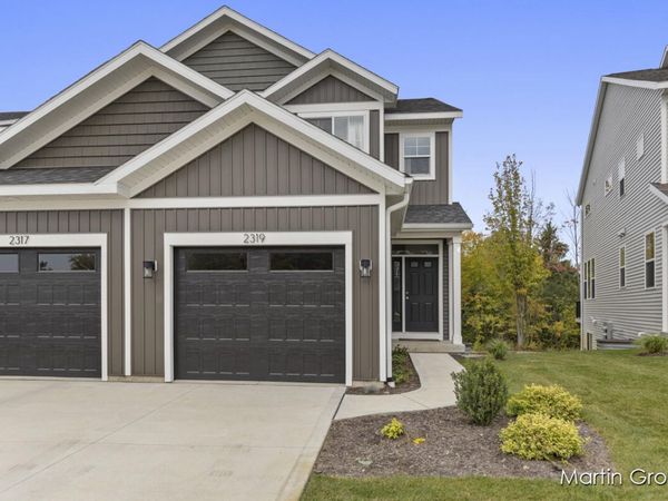 2243 Watertown Way NE, Grand Rapids, MI 49505