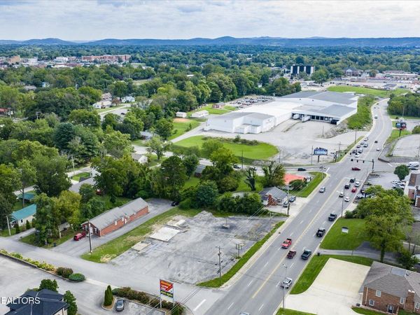 39 W Jackson St, Cookeville, TN 38501