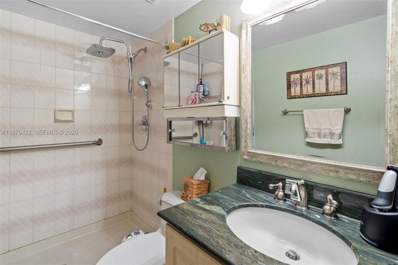 49 Majorca Ave, Unit 203, Coral Gables, FL 33134 Photo