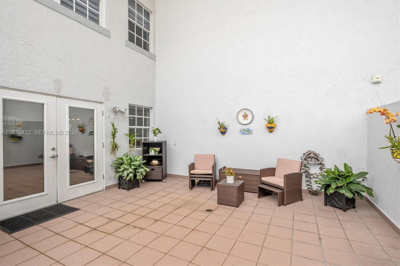 49 Majorca Ave, Unit 203, Coral Gables, FL 33134 Photo