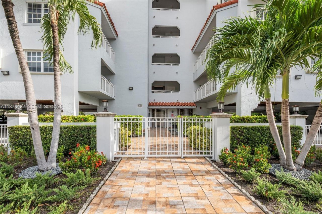 49 Majorca Ave, Unit 203, Coral Gables, FL 33134 Photo