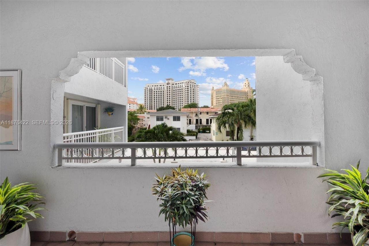 49 Majorca Ave, Unit 203, Coral Gables, FL 33134 Photo