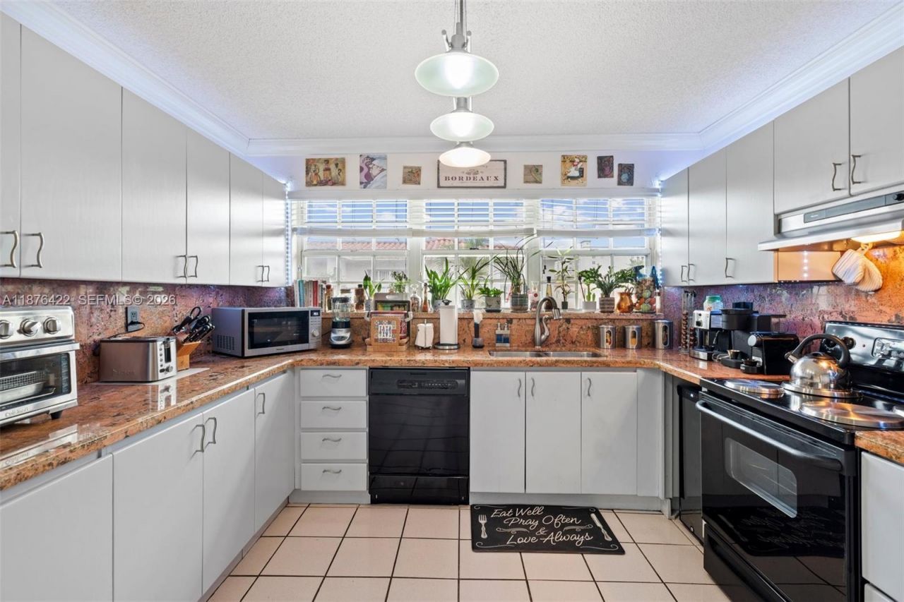 49 Majorca Ave, Unit 203, Coral Gables, FL 33134 Photo