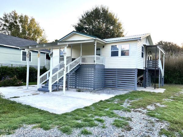 206 Gulf Drive, Waveland, MS 39576
