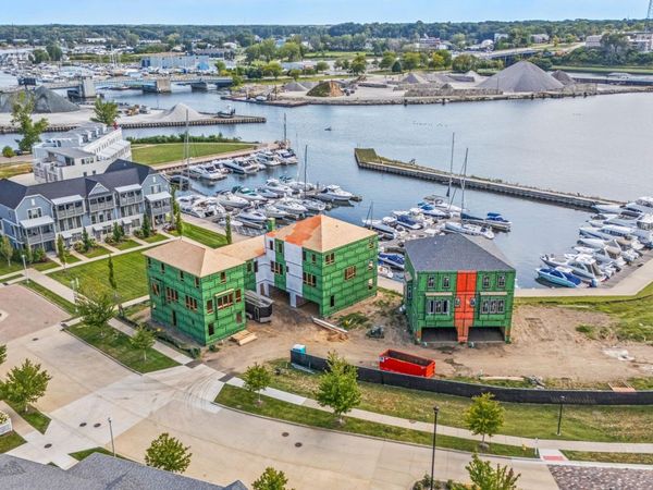 922 Sailors Way, St. Joseph, MI 49085