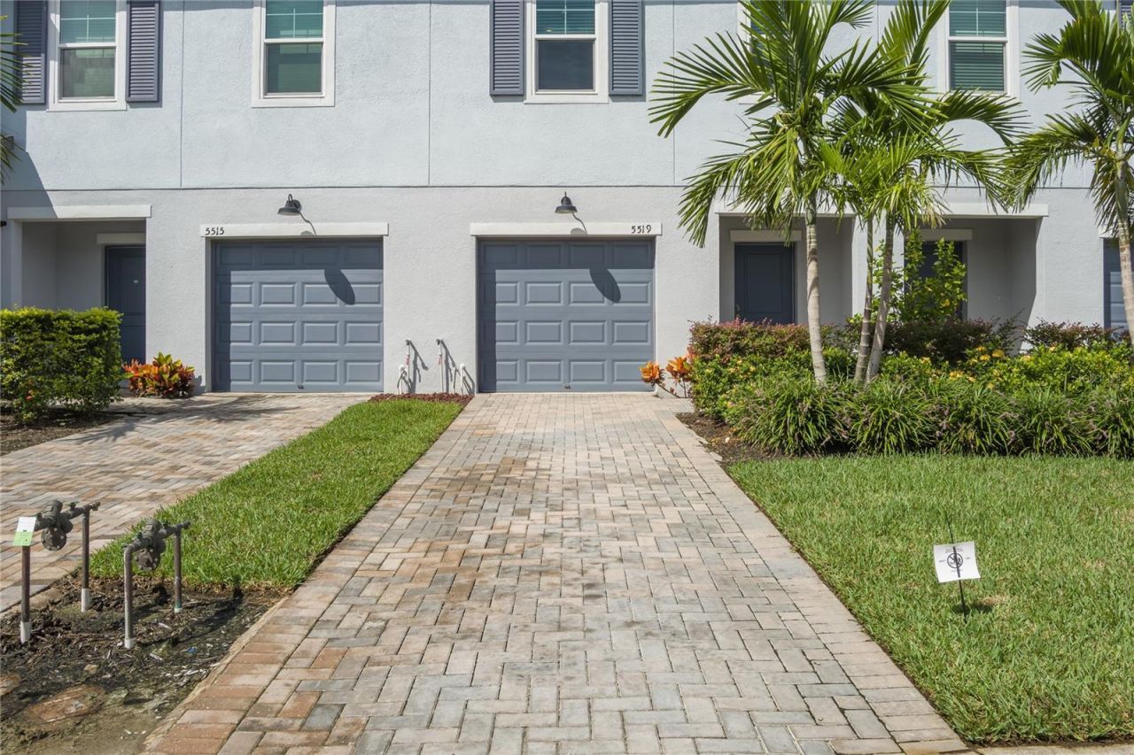 5519 Tripoli Drive, Palmetto, FL 34221 Photo