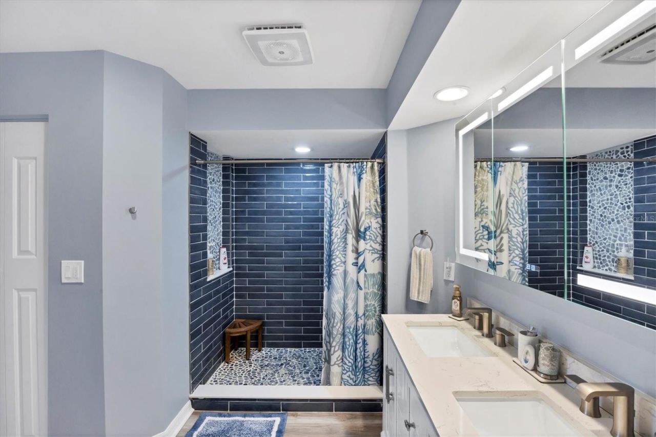 3701 54th Drive W, Unit 202, Bradenton, FL 34210 Photo