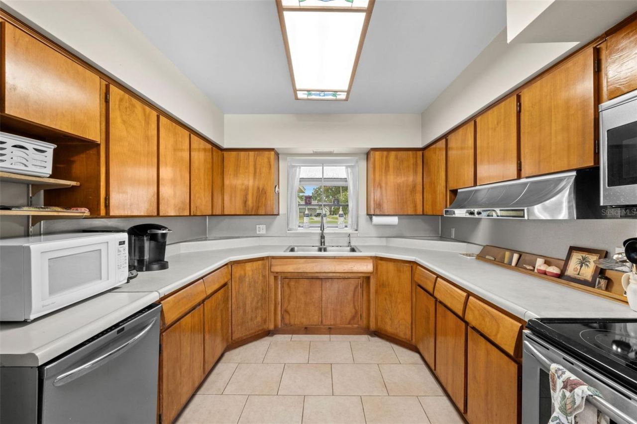 308 Manatee Drive, Ruskin, FL 33570 Photo