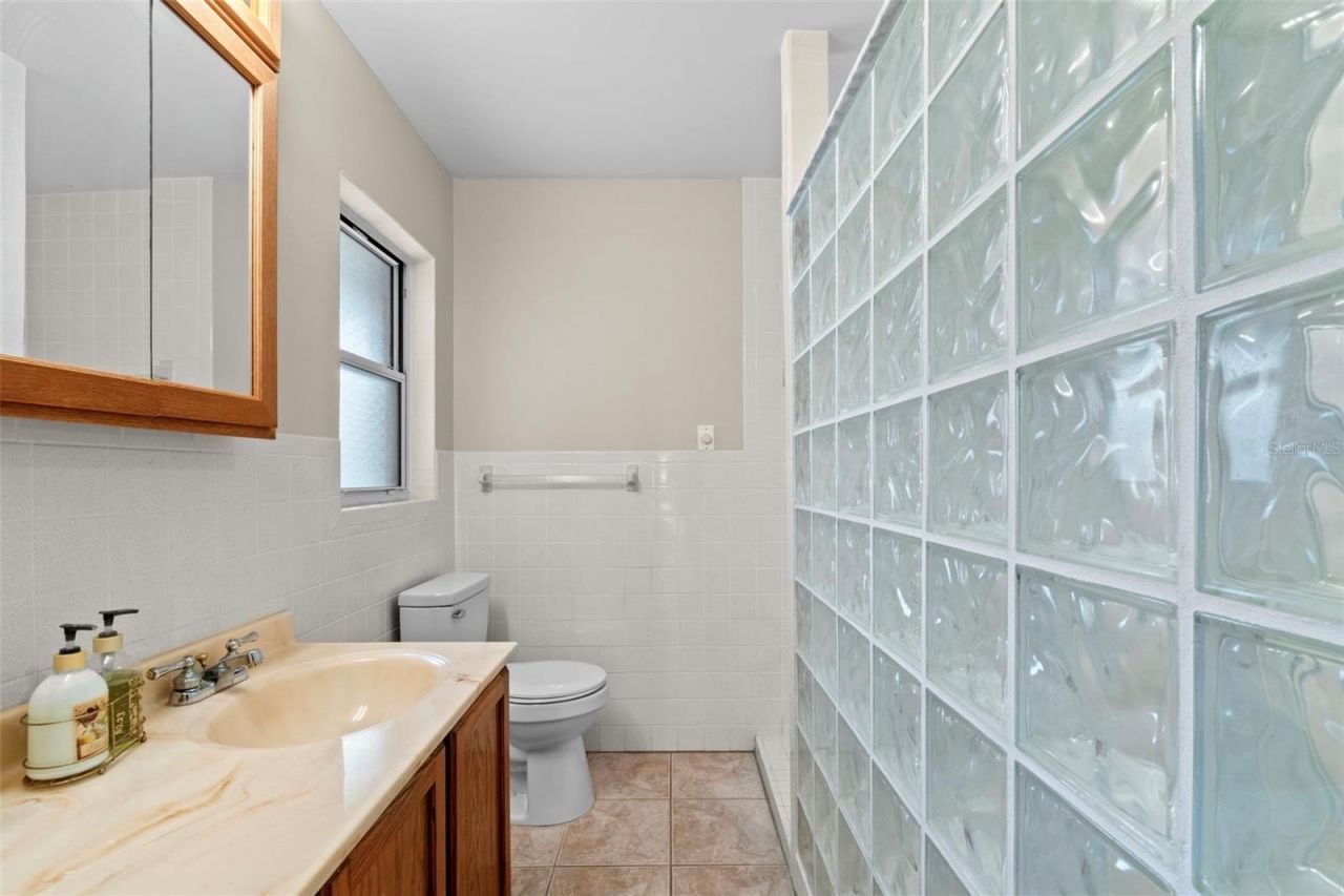 308 Manatee Drive, Ruskin, FL 33570 Photo