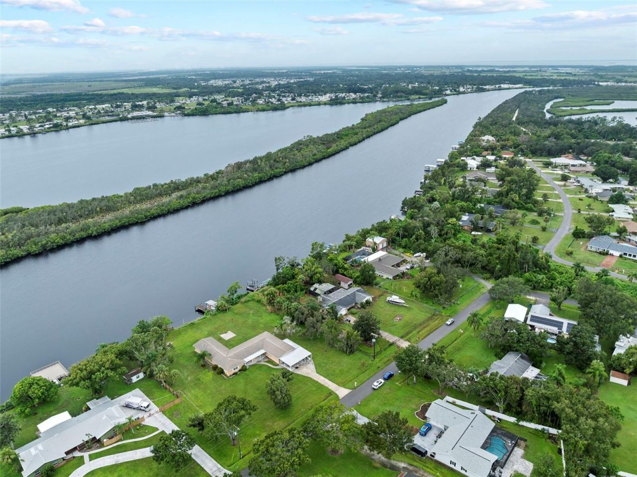 308 Manatee Drive, Ruskin, FL 33570 Photo