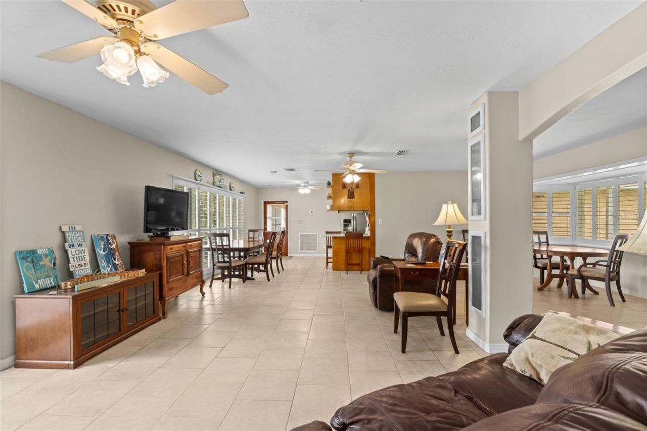 308 Manatee Drive, Ruskin, FL 33570 Photo