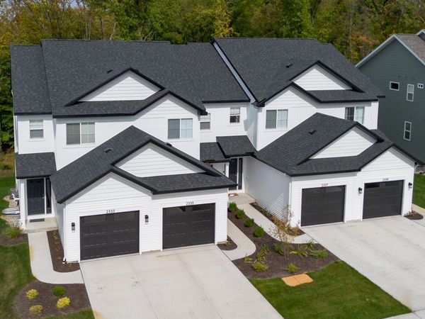 2223 Watertown Way NE, Grand Rapids, MI 49505