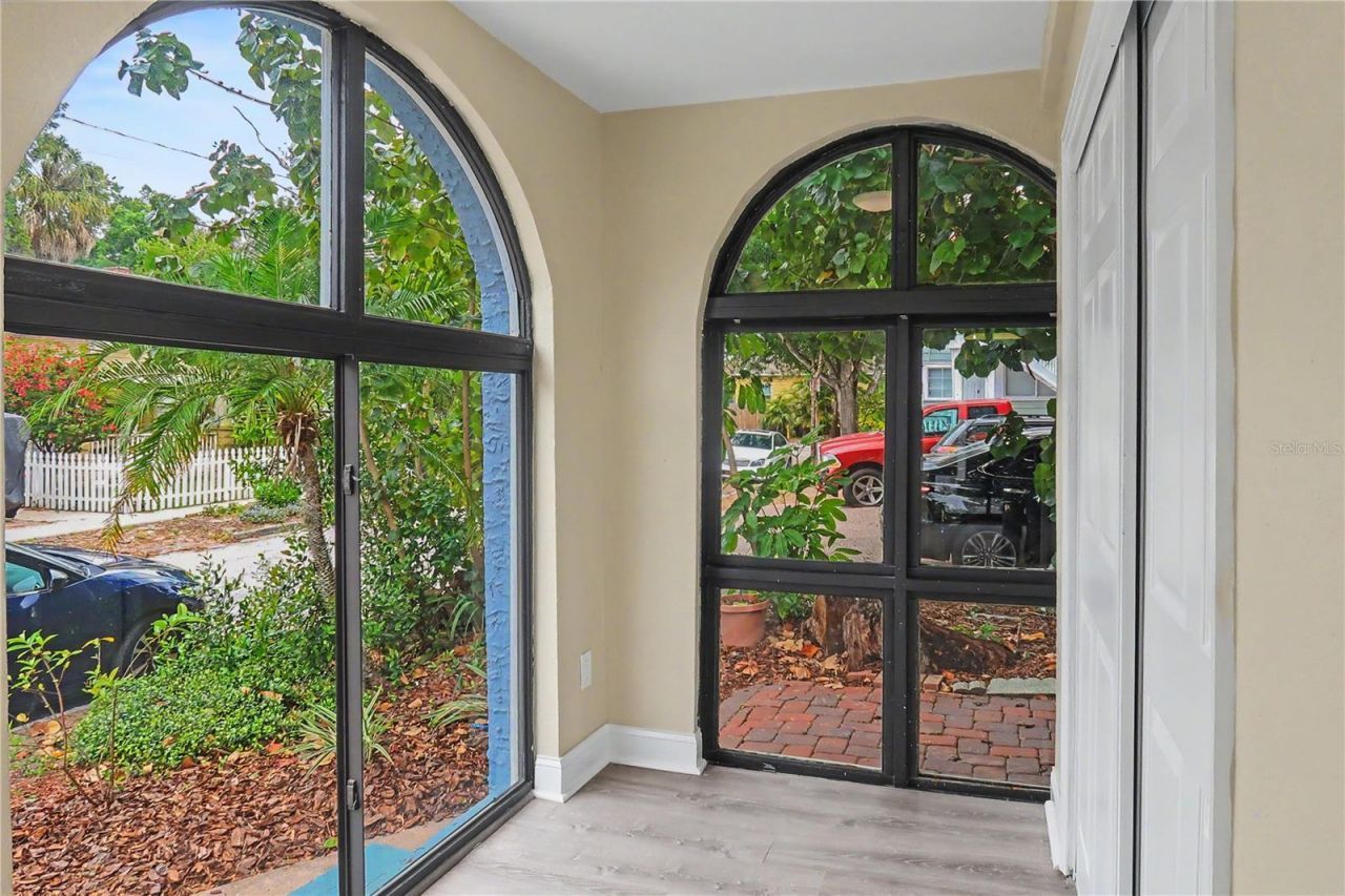 526 Kirkwood Terrace N, Saint Petersburg, FL 33701 Photo