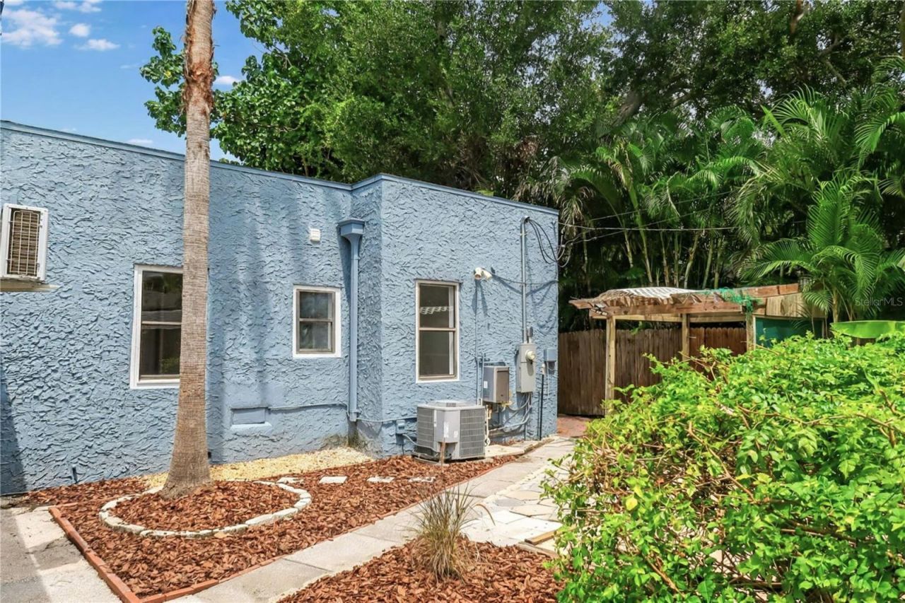 526 Kirkwood Terrace N, Saint Petersburg, FL 33701 Photo