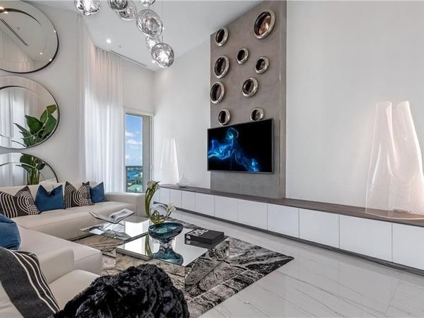 350 SE 2nd St, Unit GPH-90, Fort Lauderdale, FL 33301