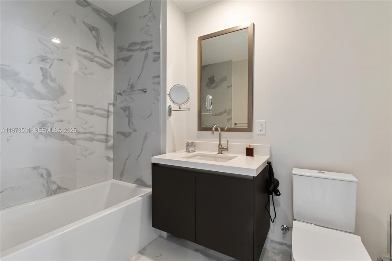 851 NE 1st Ave, Unit 1611, Miami, FL 33132 Photo