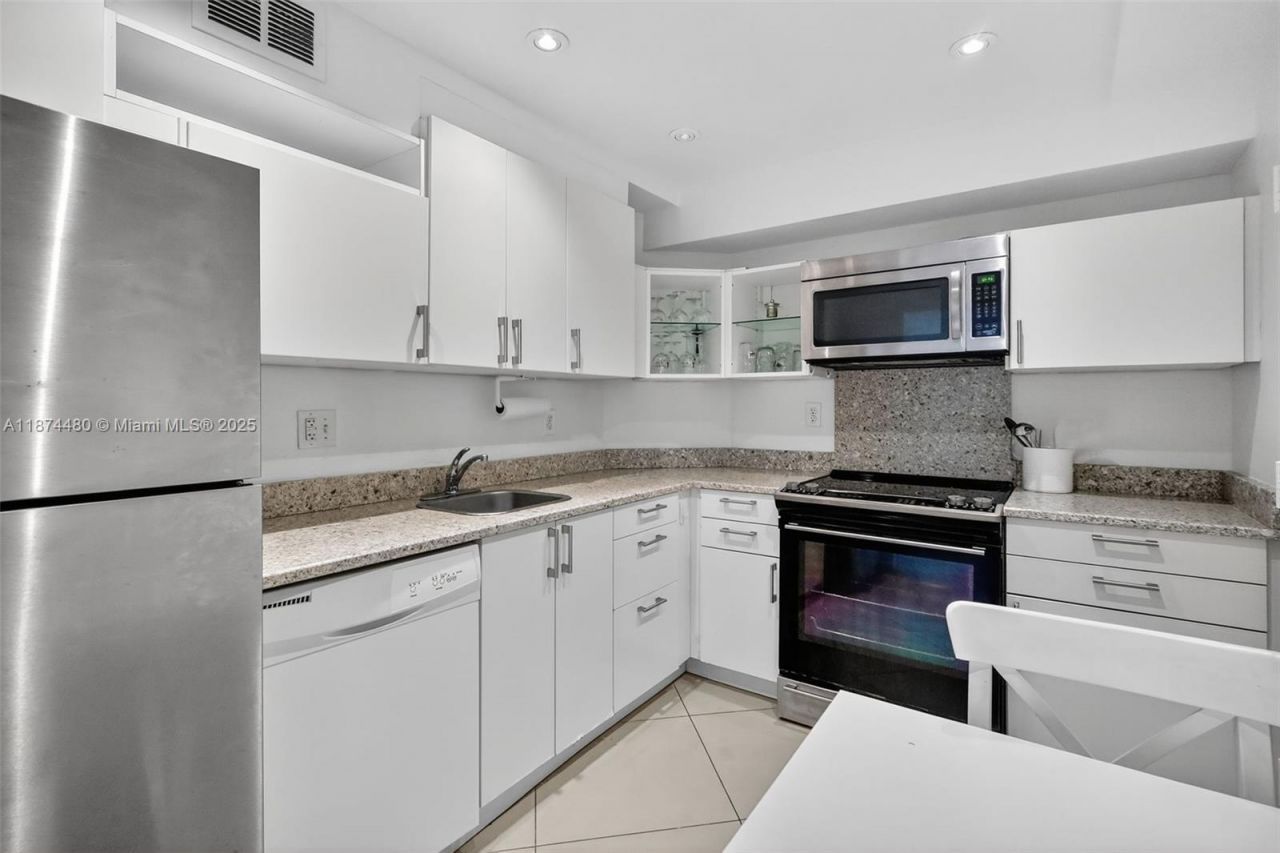 300 Bayview Dr, Unit 1009, Sunny Isles Beach, FL 33160 Photo