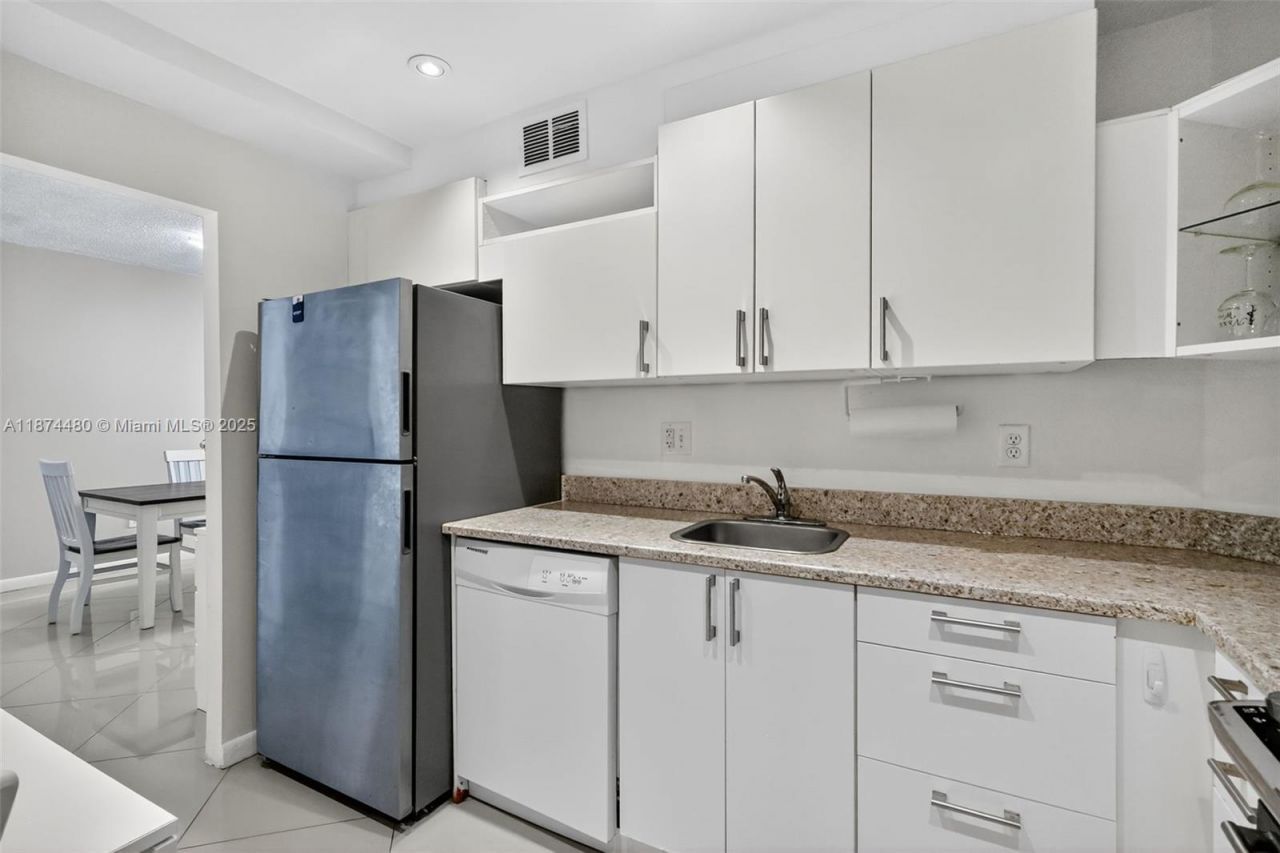 300 Bayview Dr, Unit 1009, Sunny Isles Beach, FL 33160 Photo