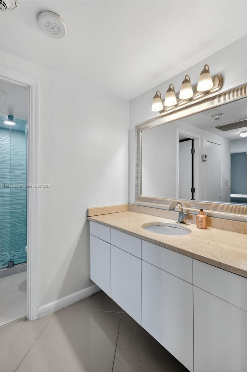 300 Bayview Dr, Unit 1009, Sunny Isles Beach, FL 33160 Photo