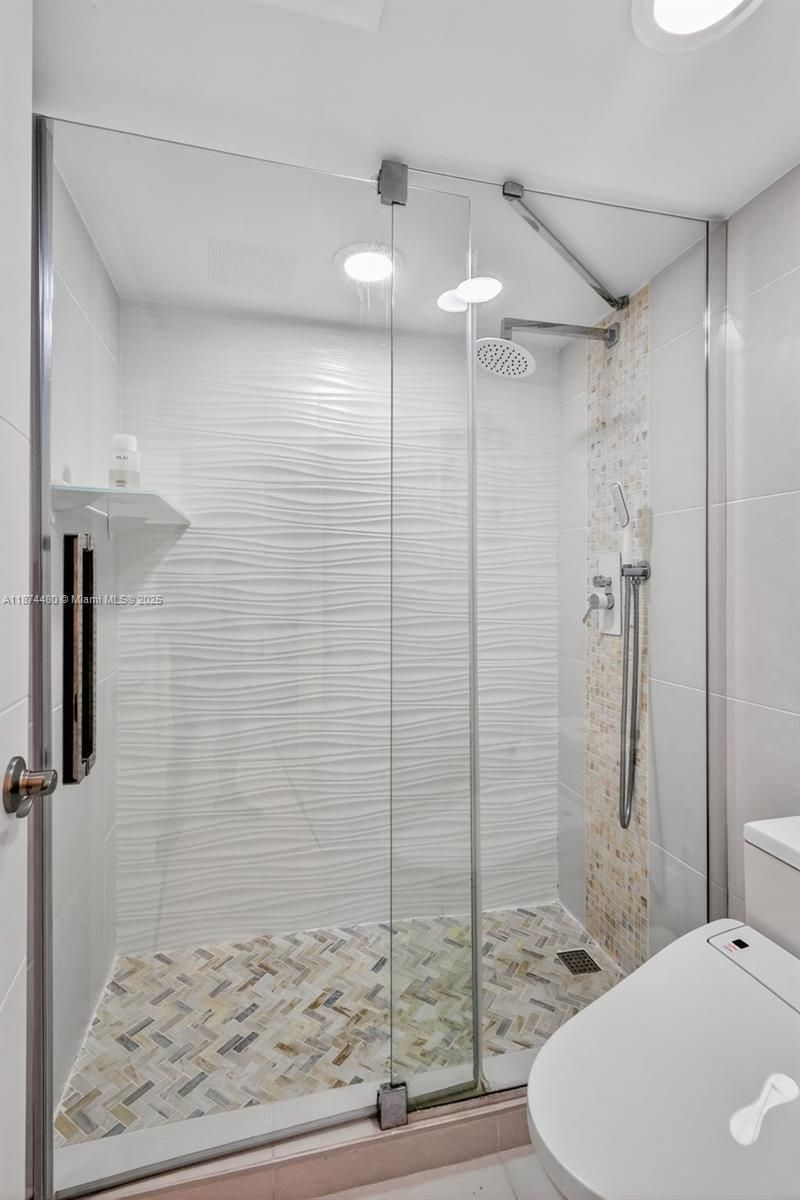 300 Bayview Dr, Unit 1009, Sunny Isles Beach, FL 33160 Photo