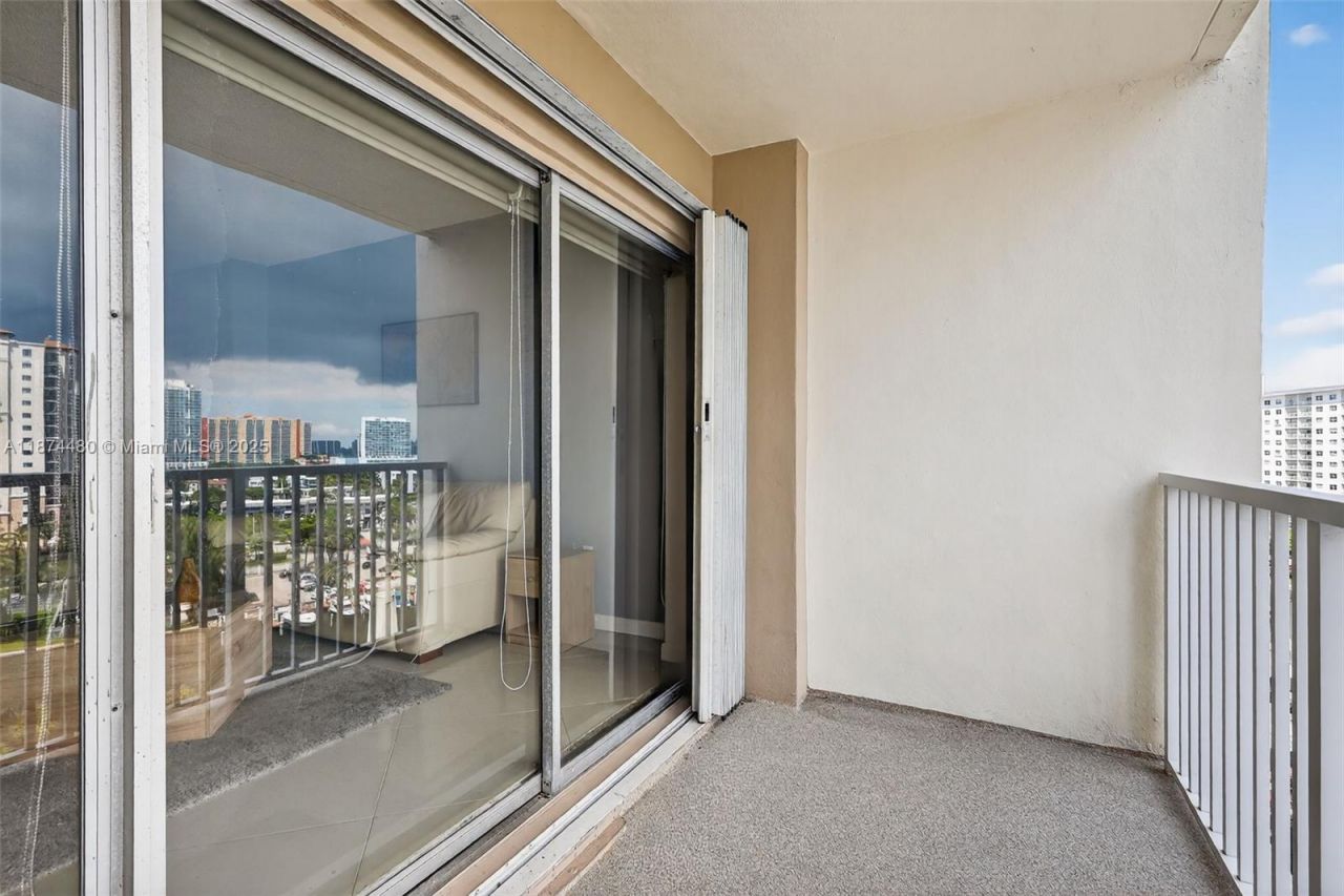 300 Bayview Dr, Unit 1009, Sunny Isles Beach, FL 33160 Photo