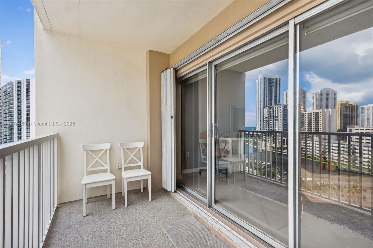 300 Bayview Dr, Unit 1009, Sunny Isles Beach, FL 33160 Photo