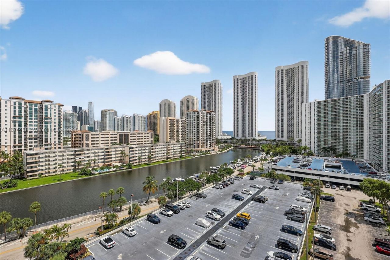 300 Bayview Dr, Unit 1009, Sunny Isles Beach, FL 33160 Photo