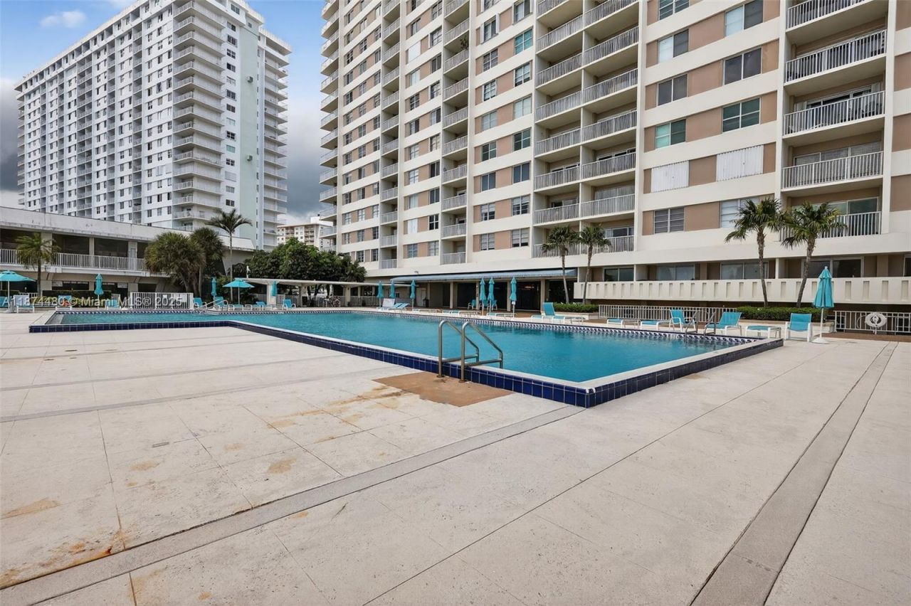 300 Bayview Dr, Unit 1009, Sunny Isles Beach, FL 33160 Photo