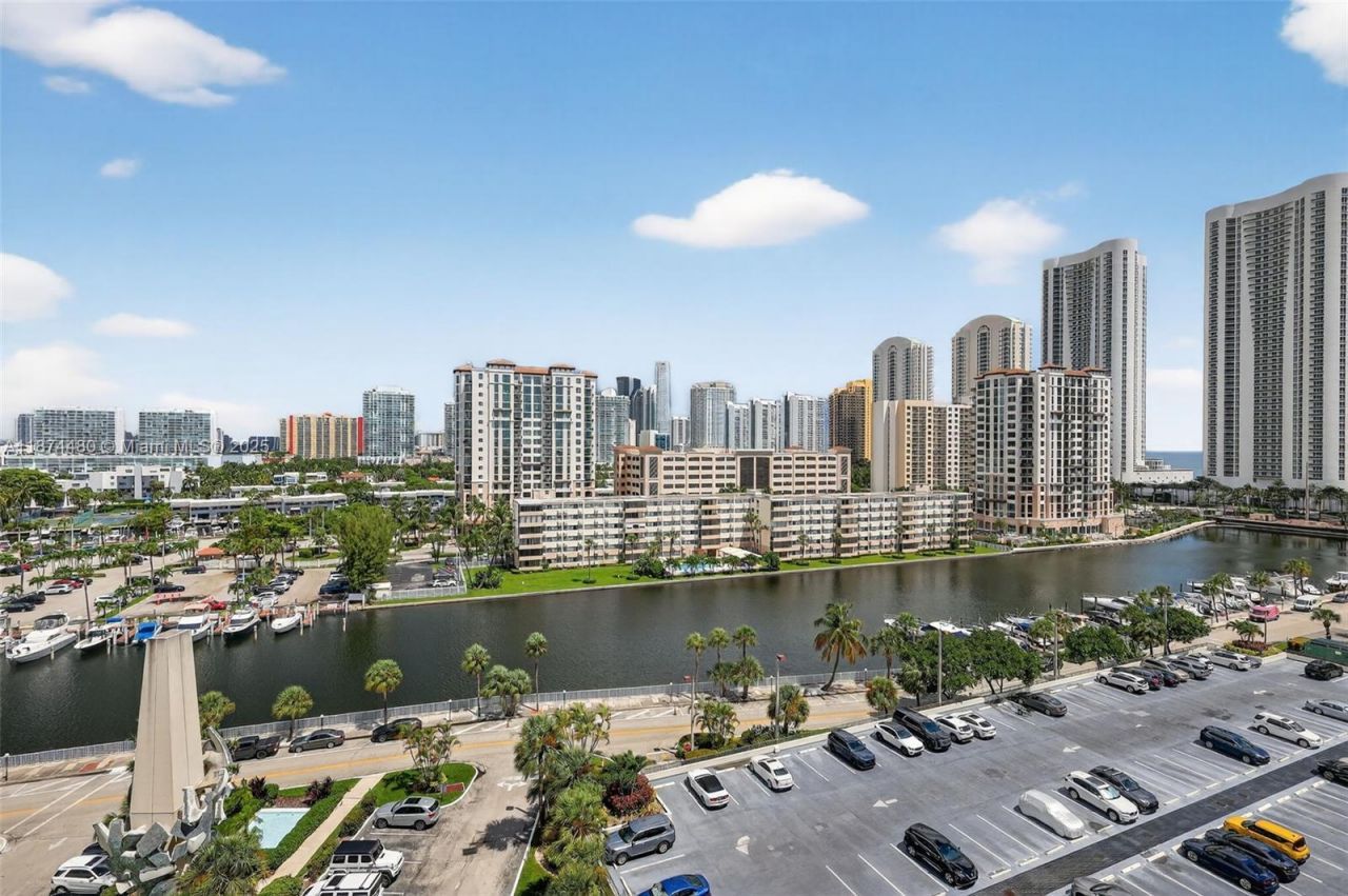 300 Bayview Dr, Unit 1009, Sunny Isles Beach, FL 33160 Photo