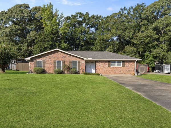 134 Somerset Dr., Hattiesburg, MS 39402
