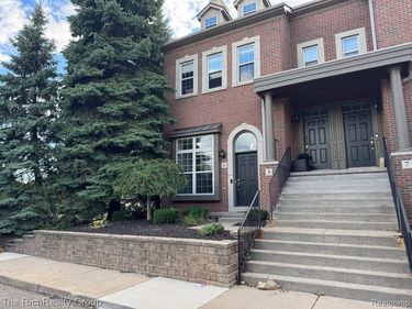 1 W Village Lane, Dearborn, MI 48124