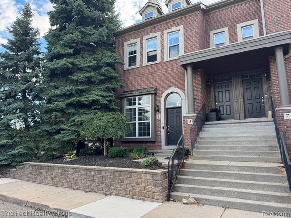 1 W Village Lane, Dearborn, MI 48124